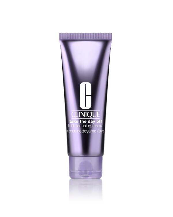 Take The Day Off™ Facial Cleansing Mousse&lt;br&gt;מוס לניקוי הפנים והסרת איפור, מוס במרקם משיי לניקוי יסודי והסרת איפור. מותיר את העור רך, נקי ורענן.